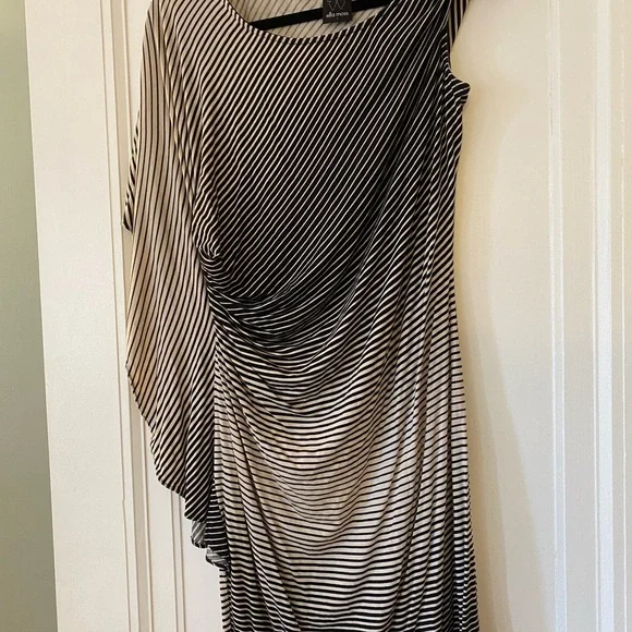 Ella moss black and cream striped dress. Size large - Picture 2 of 3